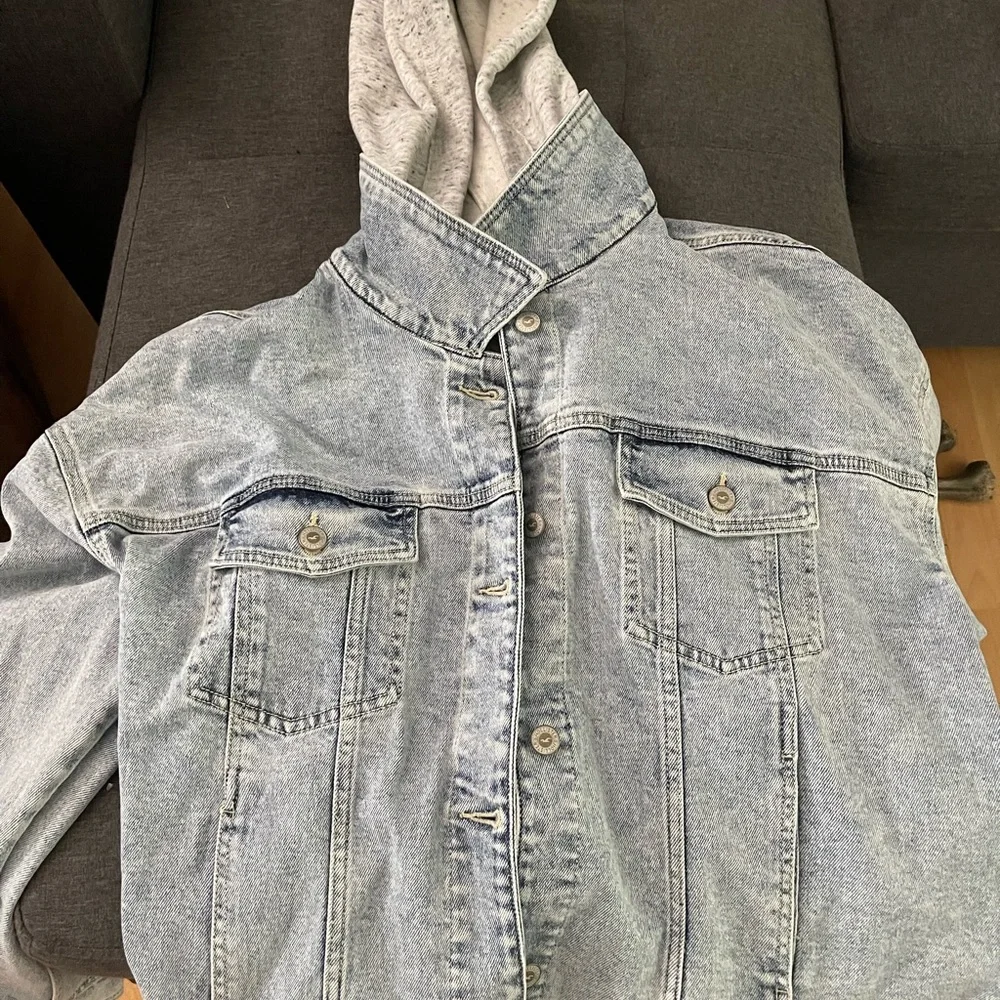 OVERSIZED CROPPED HOODED DENIM JACKET - Picture 3 of 3